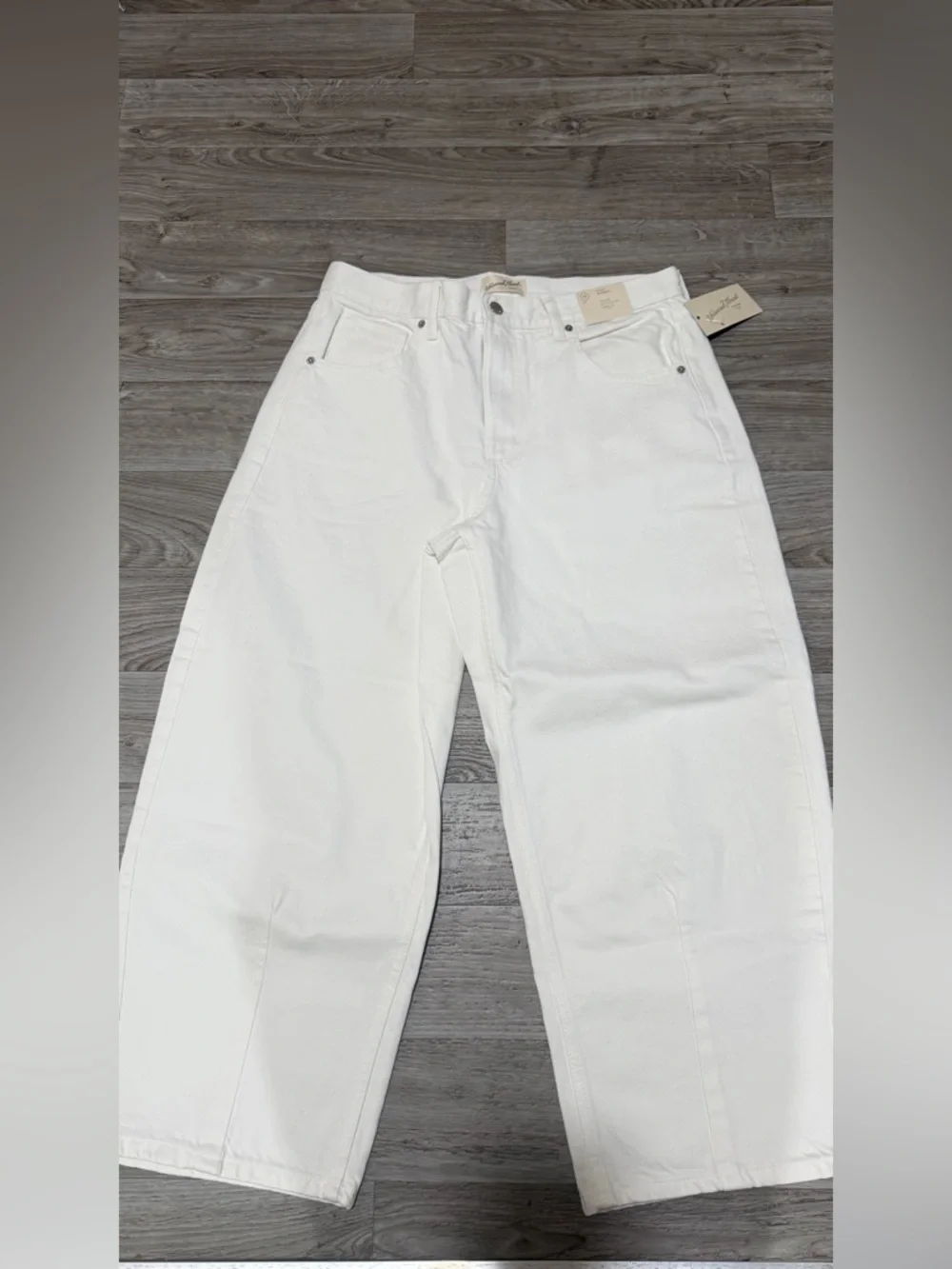 Universal Thread Women's High-Rise Easy Barrel Jeans - Picture 3 of 9